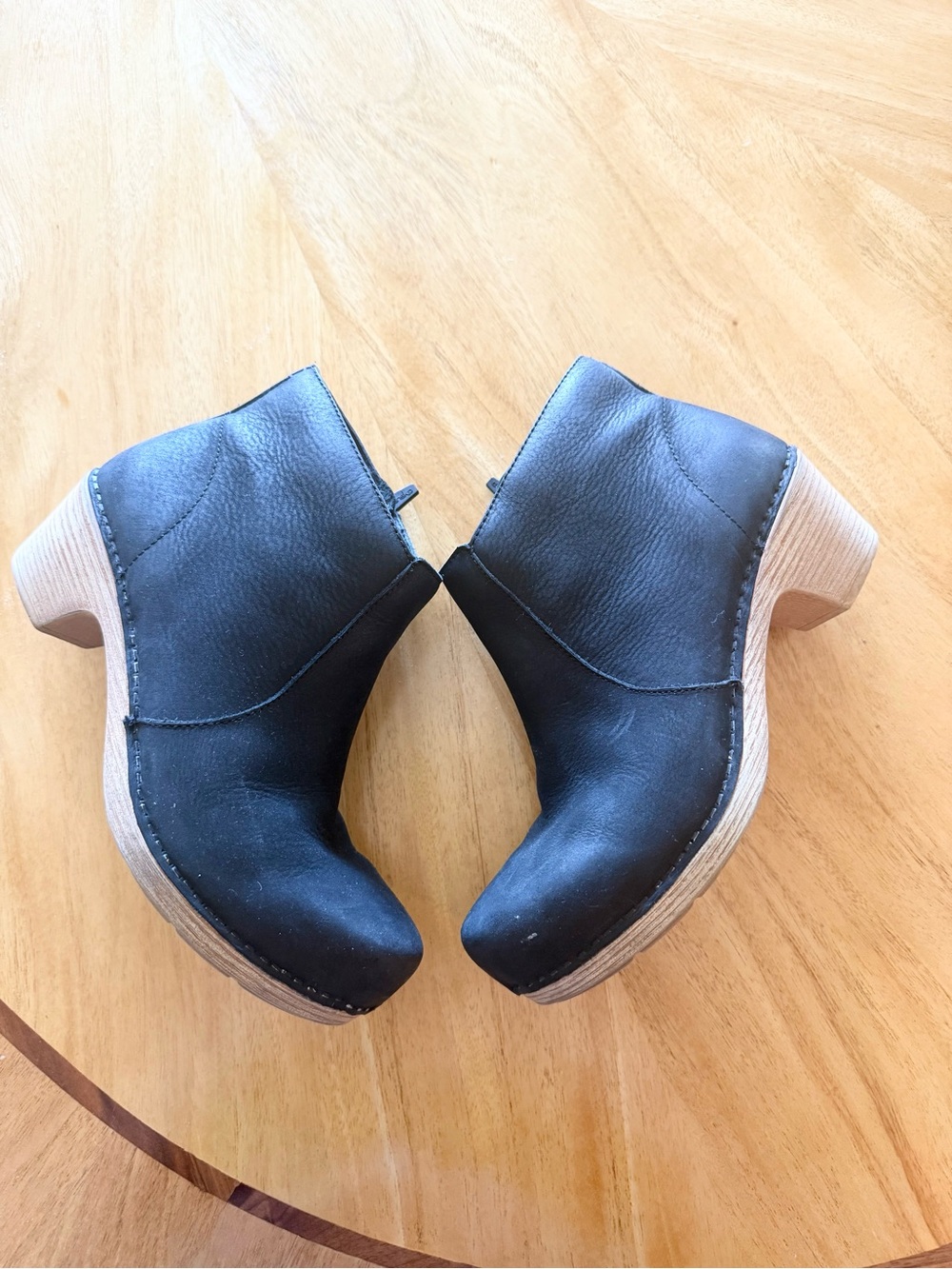 Dansko Maria Black Milled Nubuck Suede Ankle Boots 38E 7/7.5 Clog Light Wood